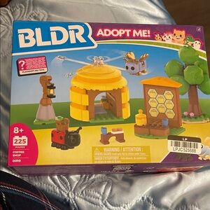 Coffee Shop Building Set - Yellow and Red